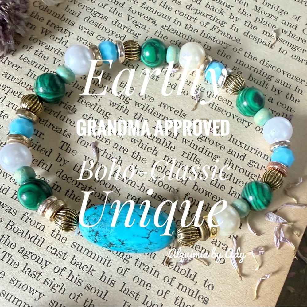 Aventurine and pearls charms eclectic statement bracelet - Picture 2 of 12